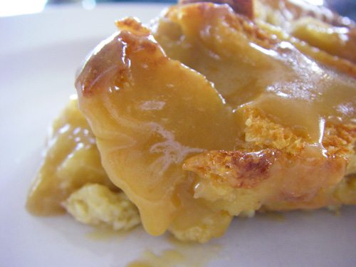 Banana bread pudding with caramel sauce Banana bread pudding with caramel sauce